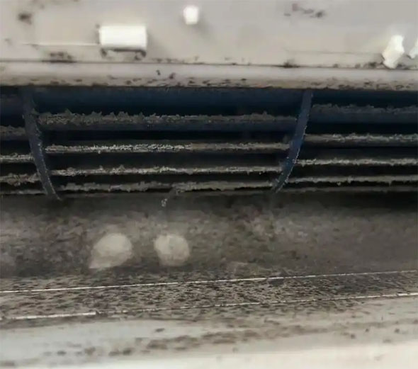 黄浦空调吹的风有股烧焦味是怎么回事
